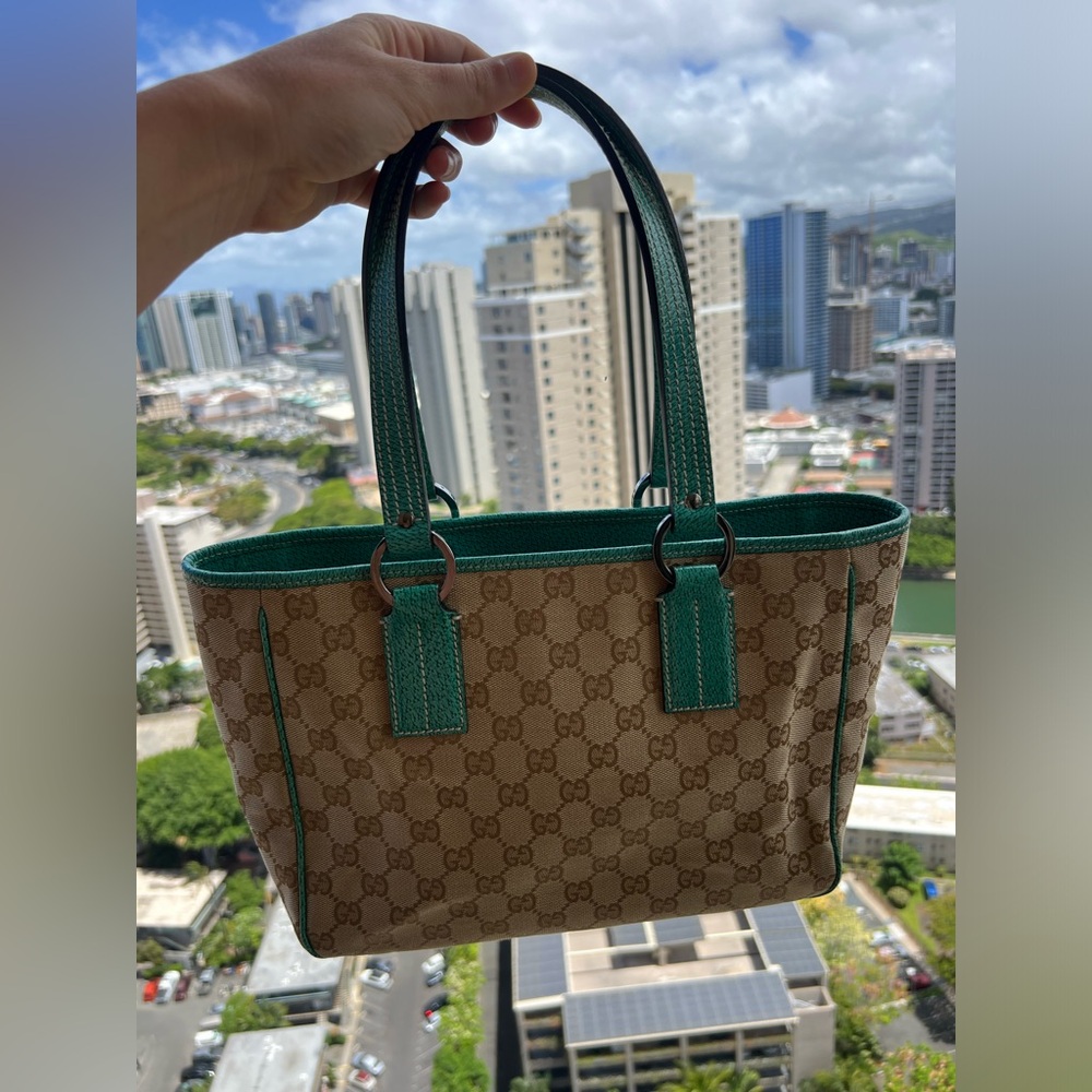 PRE OWNED AUTHENTIC GUCCI CANVAS TOTE SHOULDER  BAG IN GOOD CONDITION